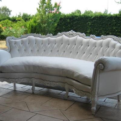Banquette baroque en simili cuir blanc