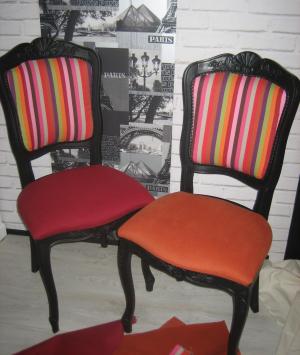 Chaises colorees