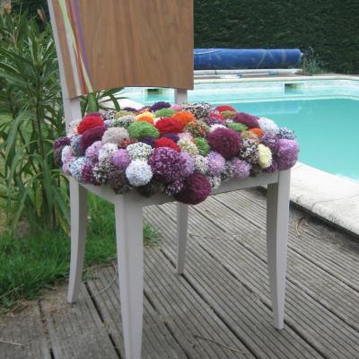 V50 pompons